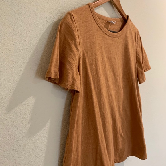 Gap dusty yellow flutter sleeve top - Picture 2 of 3